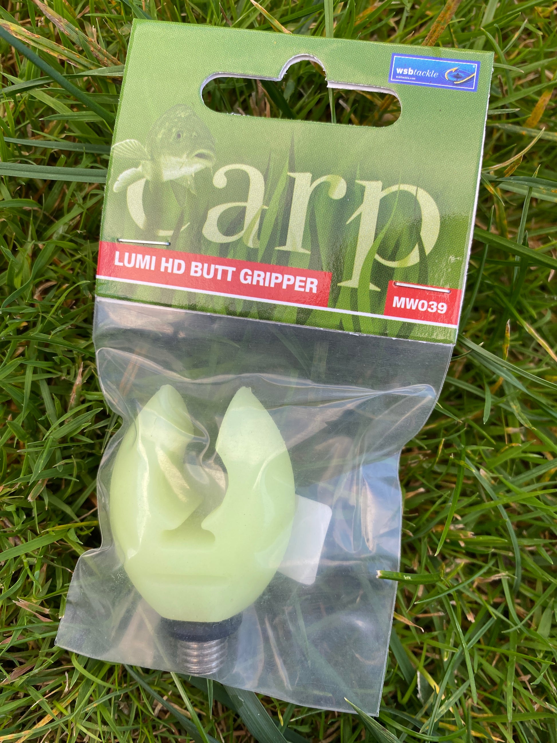 Luminous HD butt gripper packaging on grass
